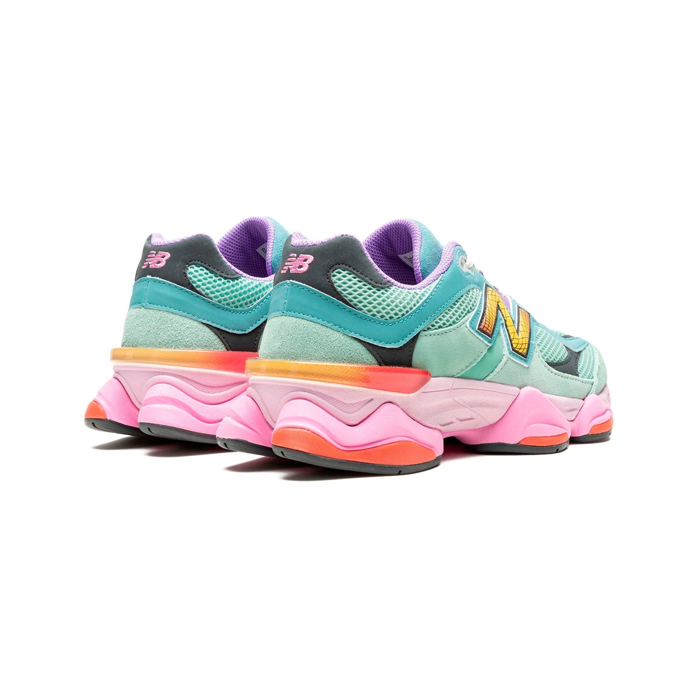 New Balance 9060 Scarpe Donna Verde Menta e Rosa Fluo in Mesh e Pelle