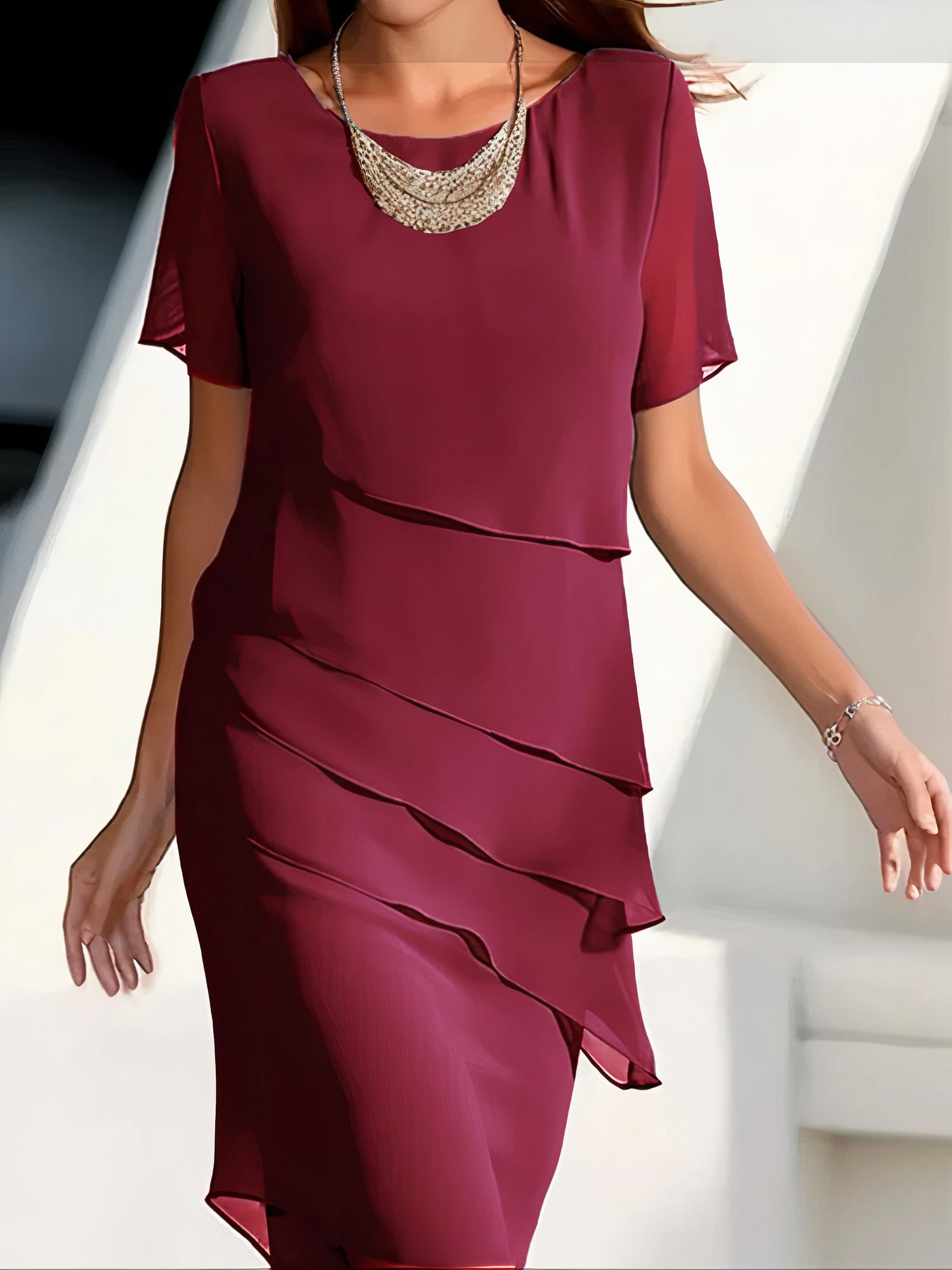 Abito a Balze con Silhouette Fluida per Donna